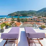 To Nissi * Skopelos