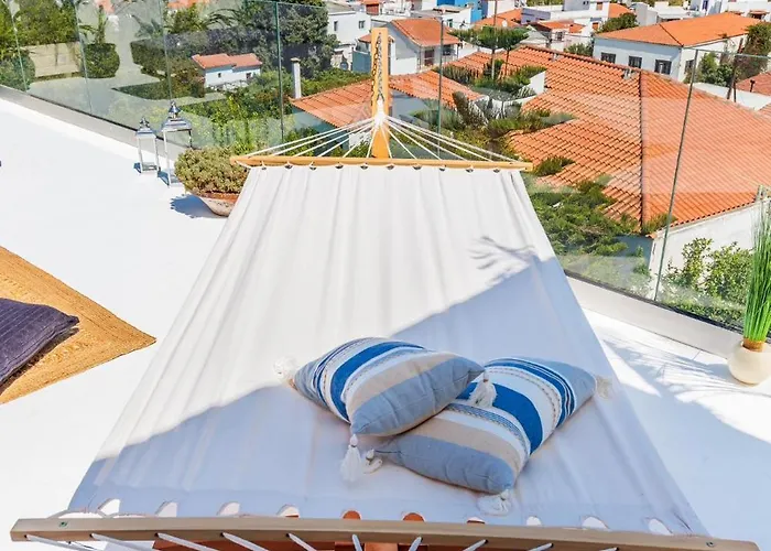 To Nissi Skopelos Town